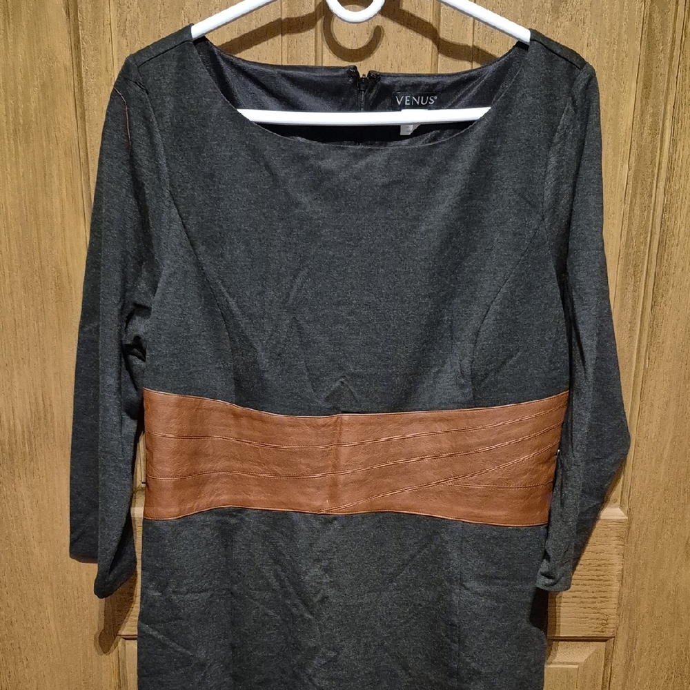 VENUS Size 16 Charcoal Dress with Chestnut Band
